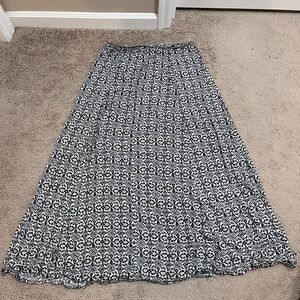 This skirt is in excellent condition worn a couple times.